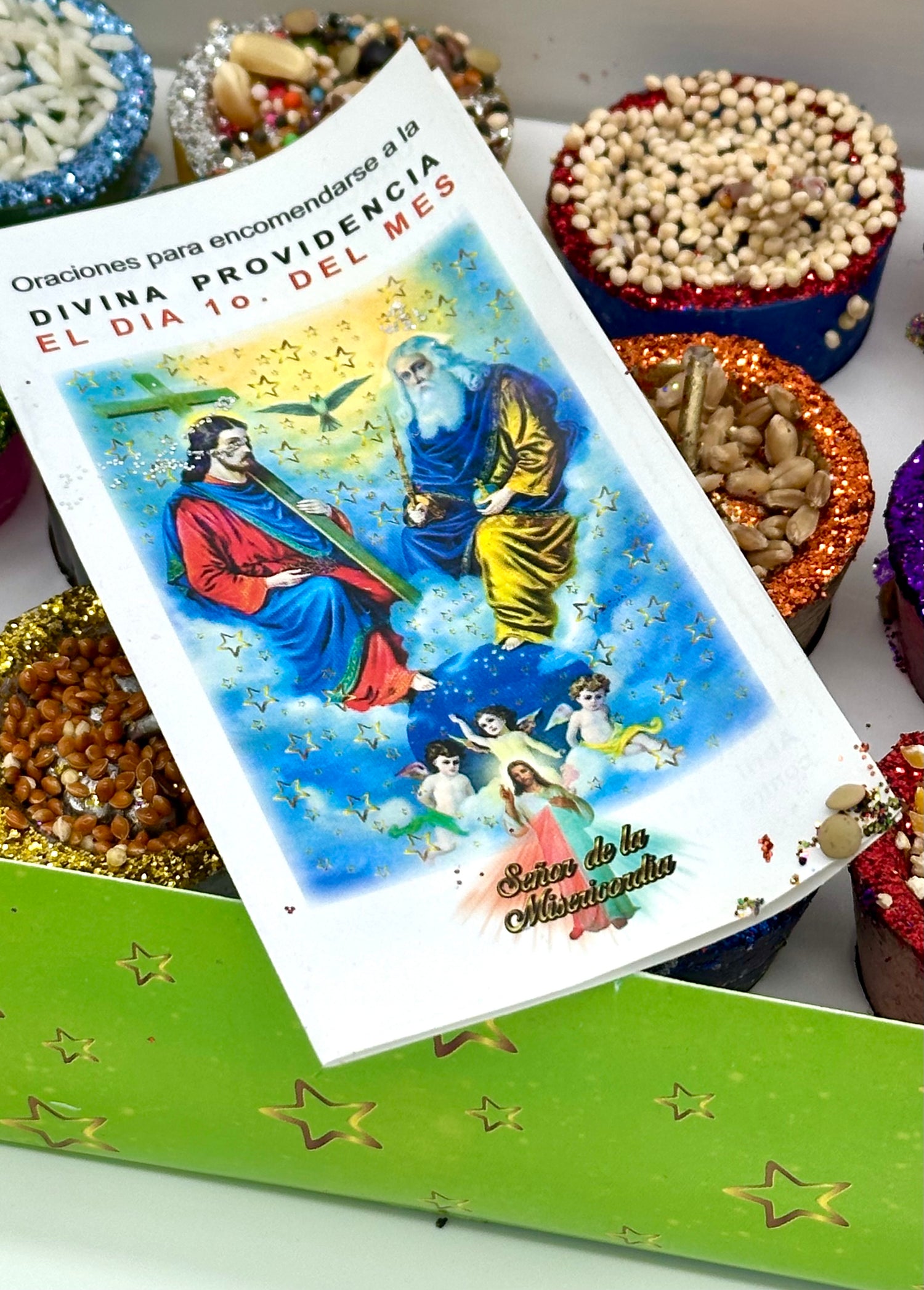 12 Pk Velas para cada 1ro de Mes La Divina Providencia/ 12 Pk Divina Providencia Candles